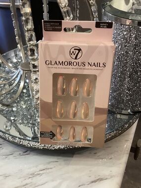Glamorous Nails Shiny Pearl Press-On Nails - Peachy Pink